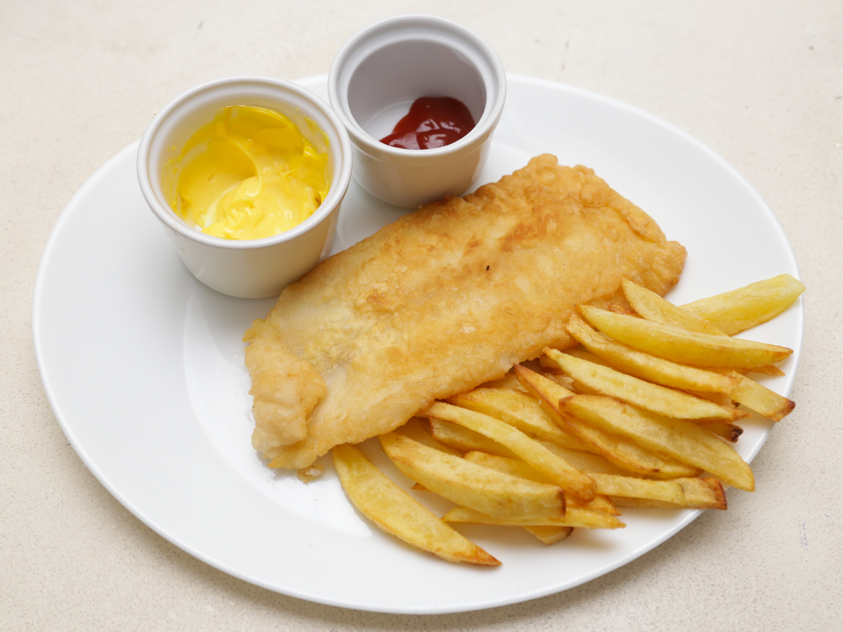 Món ăn đặc trưng Fish and chips của nước anh